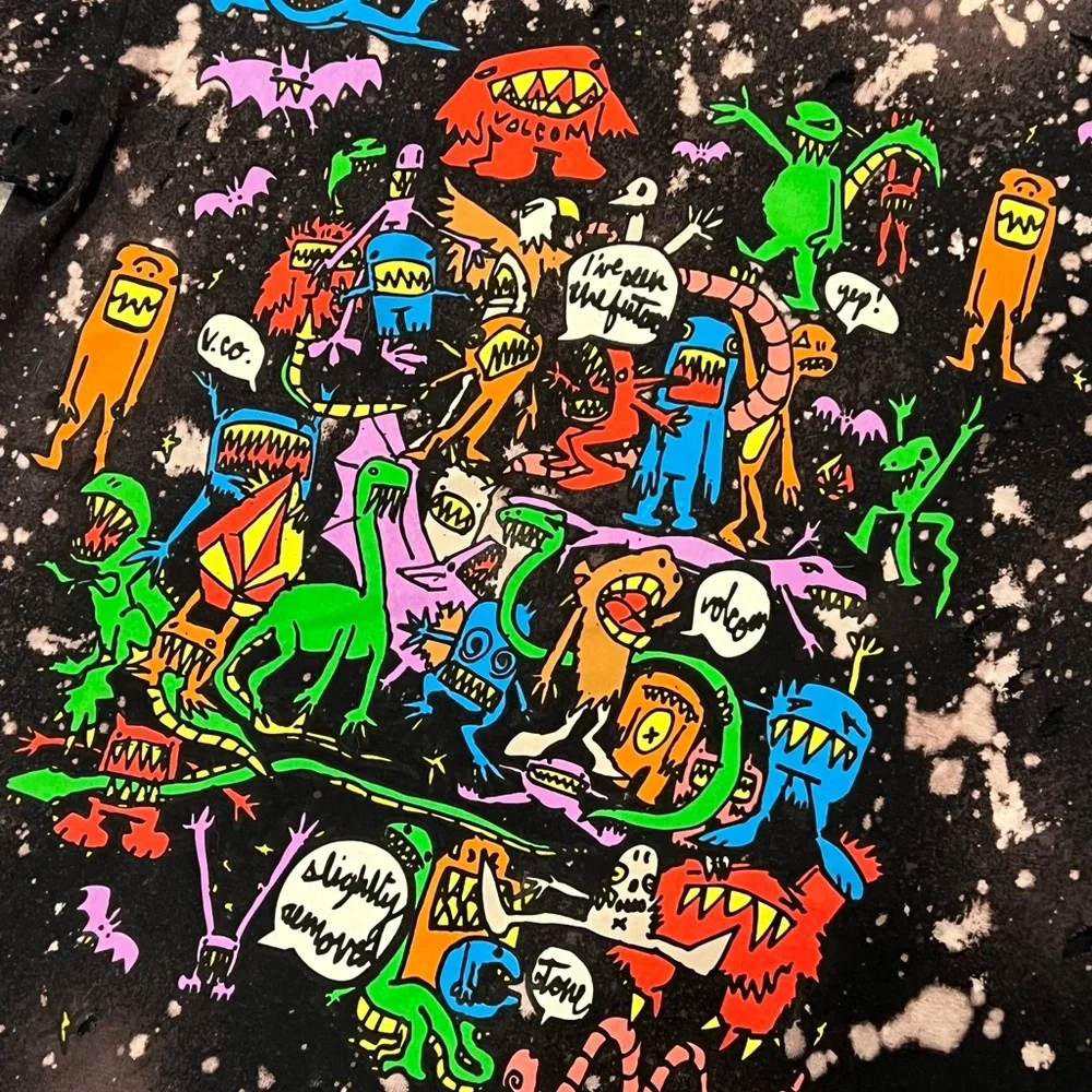 One Of A Kind Vintage Volcom T-Shirt - Picture 5 of 6